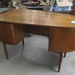 589 7563 WRITING DESK